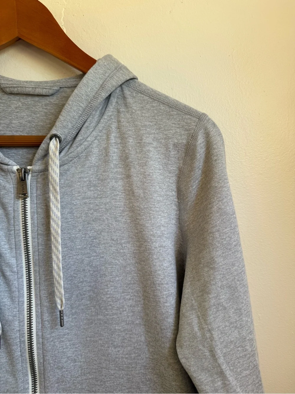 Vuori Halo Performance Hoodie jacket size Small - Picture 3 of 8